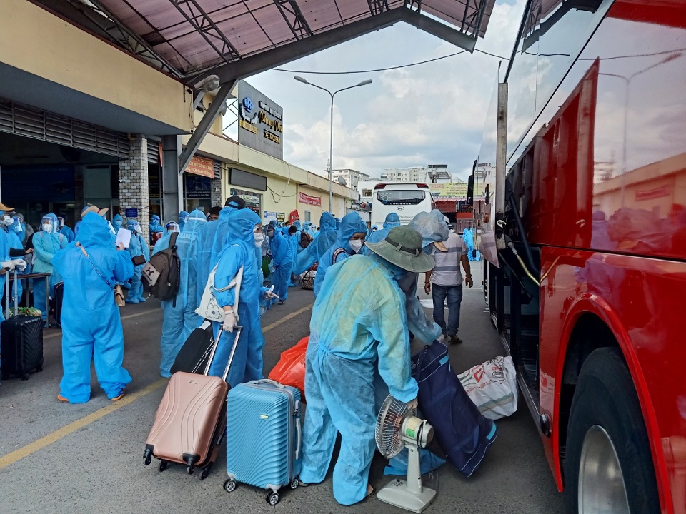 Hãng xe khách Phương Trang hỗ trợ đưa 650 công dân từ Đồng Nai về quê Phú Yên tránh dịch Covid-19 - Ảnh 1