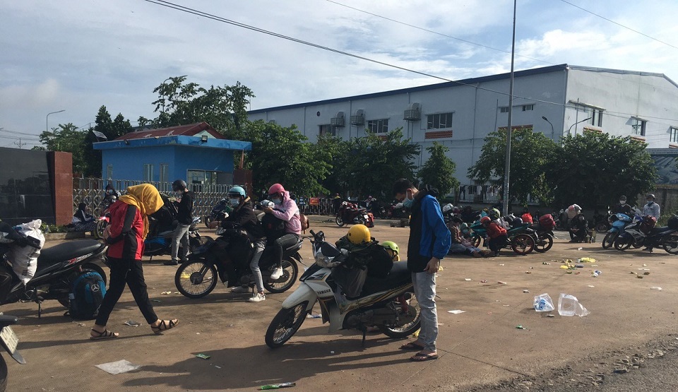 Hơn 20.000 người ở Đồng Nai, Bình Dương, TP Hồ Chí Minh được tỉnh Bình Phước dẫn đường về quê - Ảnh 7