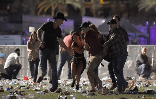 Thế giới tuần qua: Xả súng đẫm máu tại Las Vegas khiến gần 600 người thương vong - Ảnh 1