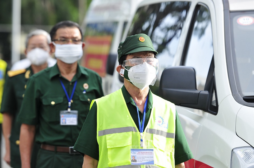 Bộ Quốc phòng bàn giao xe cứu thương cho TP Hồ Chí Minh - Ảnh 4