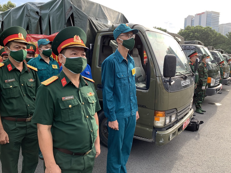 [Ảnh] Bộ Quốc phòng tặng Nhân dân TP Hồ Chí Minh 4.000 tấn gạo và 100.000 phần quà - Ảnh 6