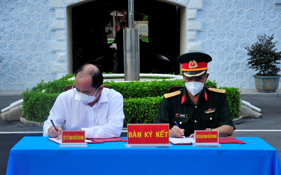 Bộ Quốc phòng bàn giao xe cứu thương cho TP Hồ Chí Minh - Ảnh 2