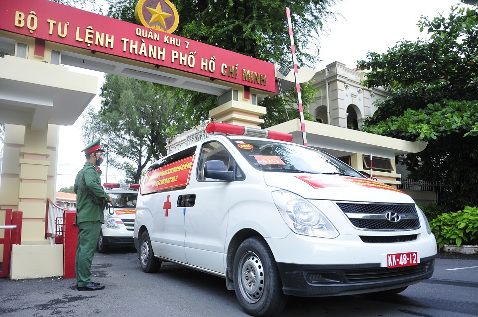 Bộ Quốc phòng bàn giao xe cứu thương cho TP Hồ Chí Minh - Ảnh 5