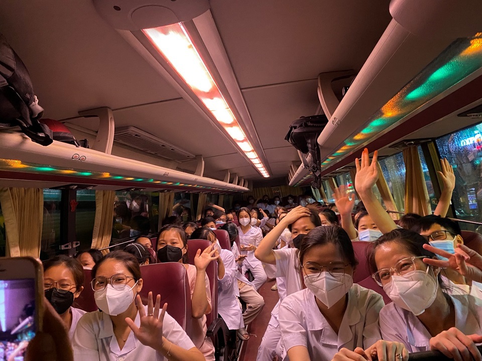 300 sinh viên ngành y, bác sỹ tỉnh Lâm Đồng về TP Hồ Chí Minh hỗ trợ chống dịch - Ảnh 1