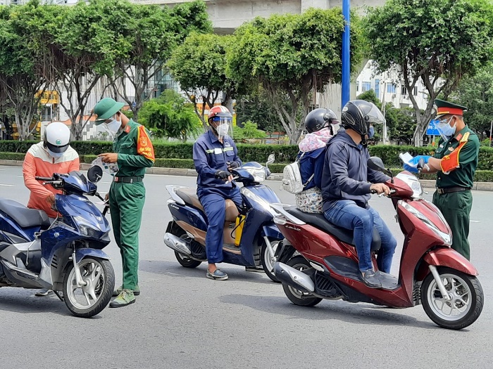 TP Hồ Chí Minh: Người dân chấp hành nghiêm túc lệnh cấm ra đường - Ảnh 2