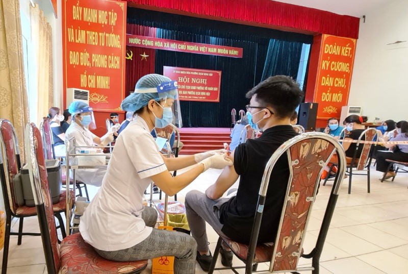 Đẩy nhanh tiến độ tiêm vaccine phòng Covid-19 cho Nhân dân phường Dịch Vọng Hậu - Ảnh 4