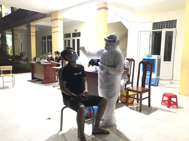 150 y bác sĩ tỉnh Hà Nam không quản ngày đêm hỗ trợ huyện Ứng Hòa tiêm vaccine phòng Covid-19 - Ảnh 4