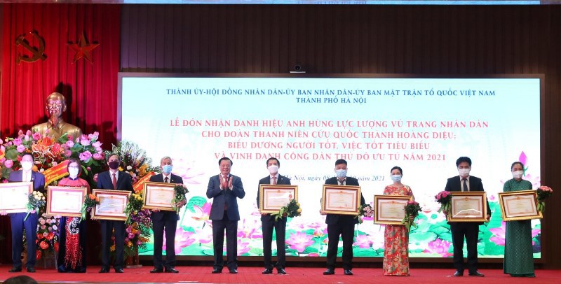 Hà Nội: Trao danh hiệu Anh hùng LLVTND cho Đoàn Thanh niên cứu quốc thành Hoàng Diệu và vinh danh "Công dân Thủ đô ưu tú" năm 2021 - Ảnh 6