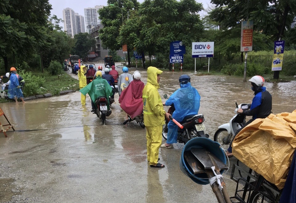 Vì sao Đại lộ Thăng Long ngập úng khi mưa lớn? - Ảnh 2