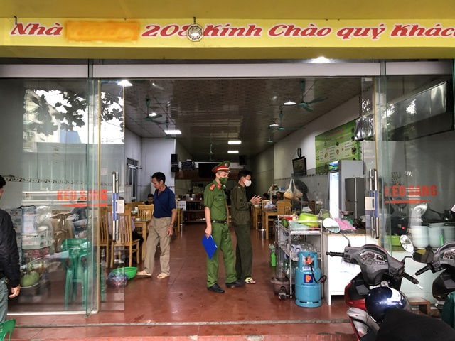 Người dân Thường Tín tuân thủ yêu cầu phòng chống dịch khi mở cửa kinh doanh trở lại - Ảnh 6