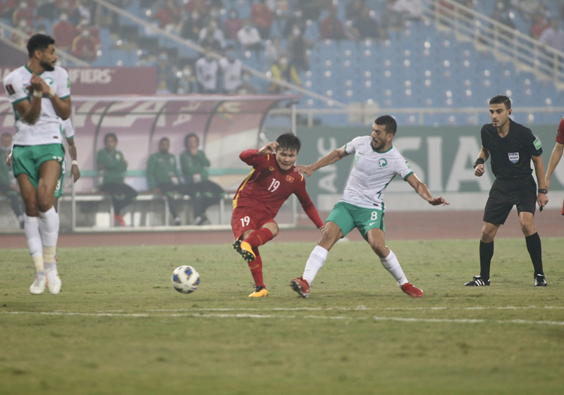 (VL World Cup 2022) Việt Nam 0-1 Arab Saudi: VAR lại cứu Việt Nam - Ảnh 1