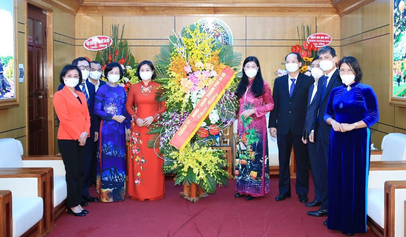 Lãnh đạo TP Hà Nội chúc mừng Ủy ban MTTQ Việt Nam TP nhân ngày truyền thống - Ảnh 1