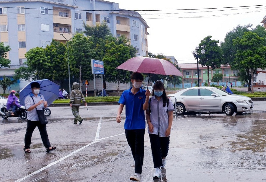 Hơn 4.400 thí sinh huyện Đông Anh thi vào lớp 10 THPT - Ảnh 5