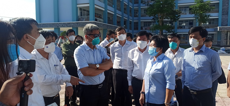 Thứ trưởng Bộ Y tế Nguyễn Trường Sơn kiểm tra công tác phòng, chống dịch Covid-19 tại Bình Dương - Ảnh 2