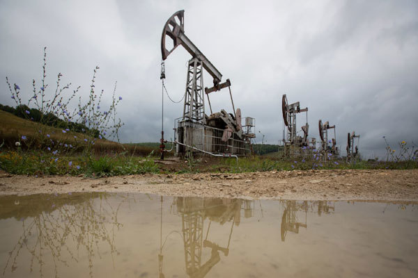 Giá dầu lần đầu tiên vượt ngưỡng 72 USD/thùng, leo dốc tuần thứ hai liên tiếp - Ảnh 1