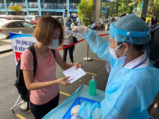 Hà Nội, Khánh Hòa, Đà Nẵng ghi nhận 10 bệnh nhân nhập cảnh mắc Covid-19 - Ảnh 1