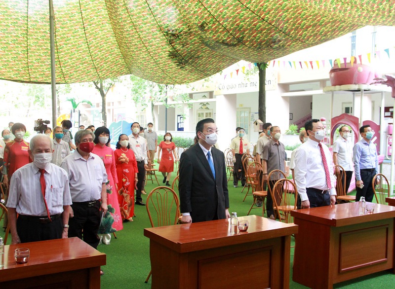 Chủ tịch UBND TP Hà Nội Chu Ngọc Anh bỏ phiếu bầu cử tại quận Đống Đa - Ảnh 1