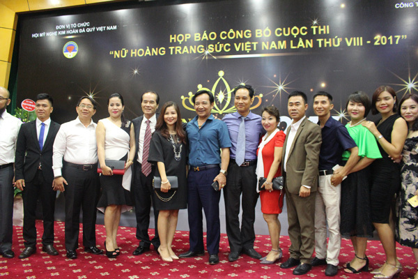 Thí sinh Nữ hoàng Trang sức Việt Nam 2017 được phép chỉnh sửa nhan sắc - Ảnh 7
