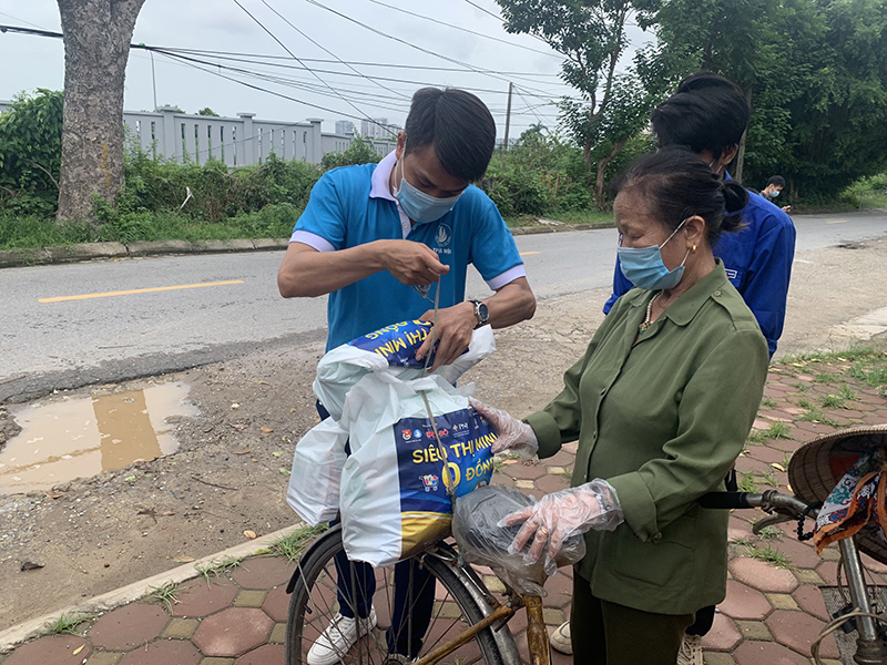 Siêu thị mini 0 đồng tại Hà Nội: Lan tỏa yêu thương đến người dân khó khăn trong những ngày giãn cách - Ảnh 14