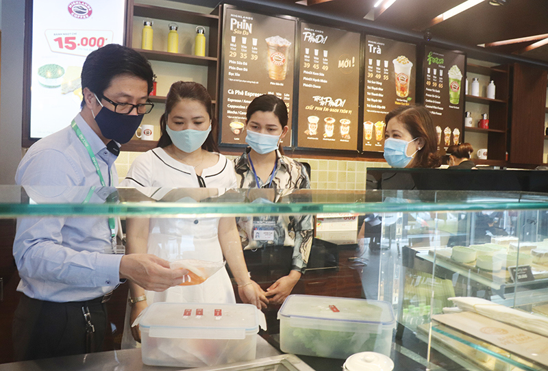 Hà Nội xử lý 536 cơ sở vi phạm an toàn thực phẩm với số tiền hơn 3,2 tỷ đồng - Ảnh 1