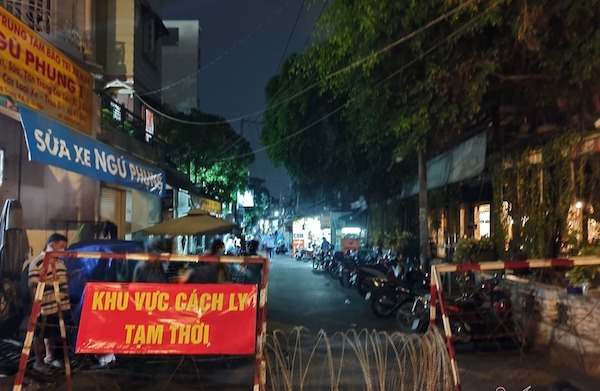 TP Hồ Chí Minh: Phát hiện thêm 10 người nghi mắc Covid-19, nhiều khu vực ở Gò Vấp bị phong toả - Ảnh 1