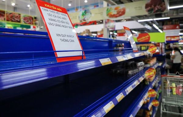TP Hồ Chí Minh dự trữ 120 tấn hàng hóa, vì sao nhiều siêu thị vẫn hết sạch rau củ, thịt cá? - Ảnh 2