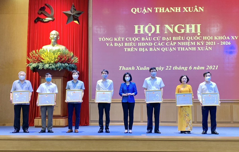 Phó Chủ tịch HĐND TP Phùng Thị Hồng Hà dự tổng kết công tác bầu cử quận Thanh Xuân - Ảnh 1