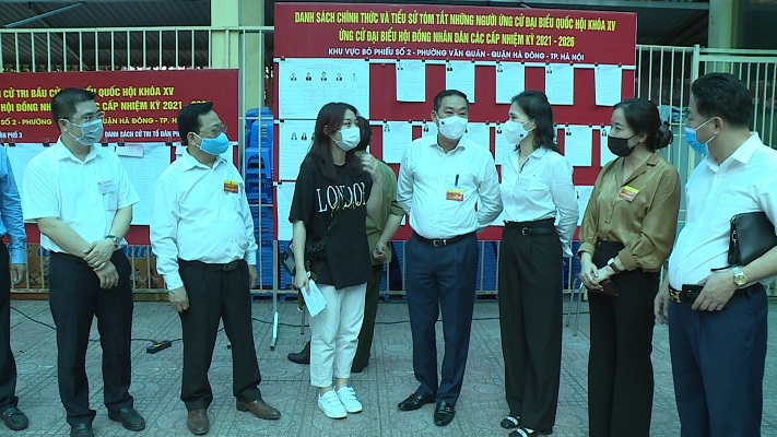 Phó Chủ tịch Thường trực UBND TP Lê Hồng Sơn kiểm tra công tác tổ chức bầu cử tại quận Hà Đông - Ảnh 5