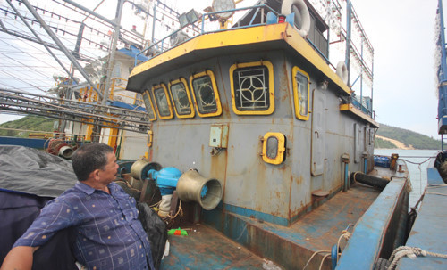Thủ tướng yêu cầu điều tra rõ vụ việc đóng tàu cá kém chất lượng - Ảnh 1