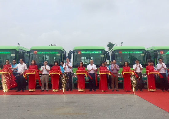 Hà Nội đưa 16 xe mới vào hoạt động tại tuyến buýt số 31 - Ảnh 1