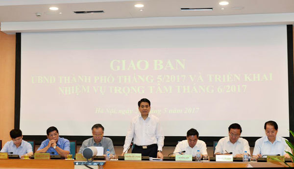 Chủ tịch Nguyễn Đức Chung yêu cầu: Không để tái lấn chiếm vỉa hè - Ảnh 1