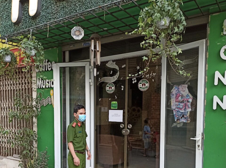Chùm ảnh: Quận Thanh Xuân tạm dừng hoạt động các cơ sở karaoke, quán bar, game - Ảnh 2