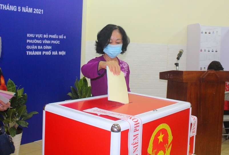 Các lãnh đạo, nguyên lãnh đạo Đảng, Nhà nước bỏ phiếu tại quận Ba Đình - Ảnh 1
