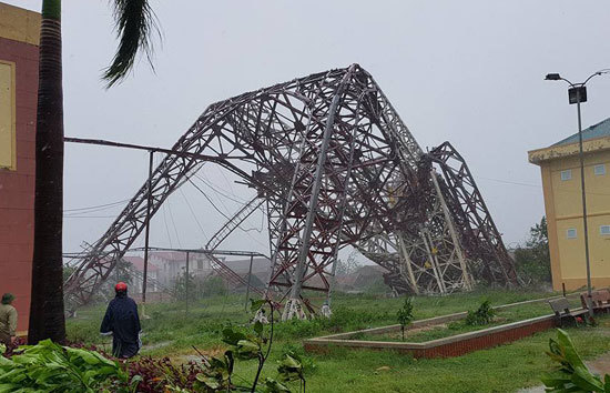 Toàn cảnh bão số 10 tàn phá miền Trung, Hà Tĩnh - Quảng Bình thiệt hại nặng nề - Ảnh 25