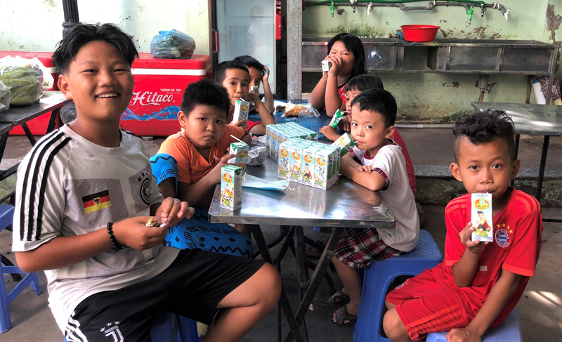 Vinamilk và Quỹ sữa Vươn cao Việt Nam mang niềm vui bình dị đến trẻ thơ trong ngày hè giãn cách - Ảnh 4