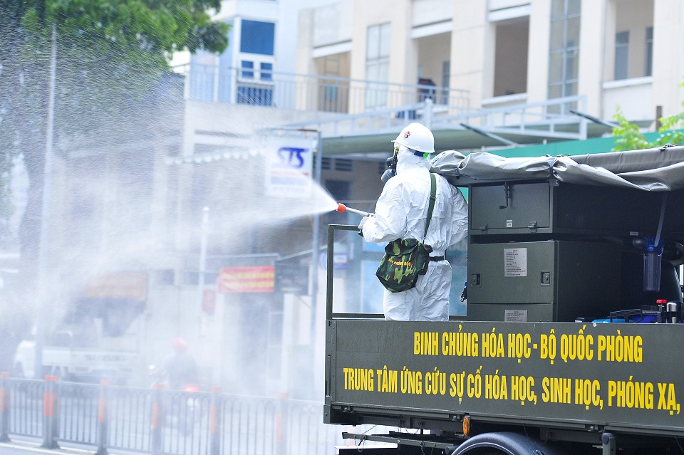 TP Hồ Chí Minh: Quân đội phun khử trùng, tiêu độc tại quận Gò Vấp - Ảnh 8