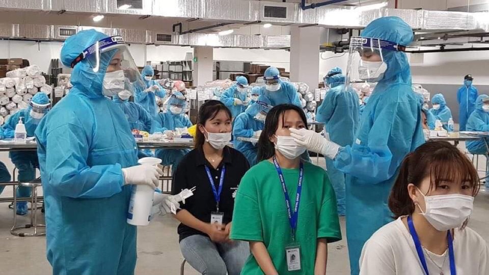 Số ca nhiễm Covid-19 tăng chóng mặt, Bắc Giang đề nghị Bộ Y tế hỗ trợ 200.000 test nhanh - Ảnh 1