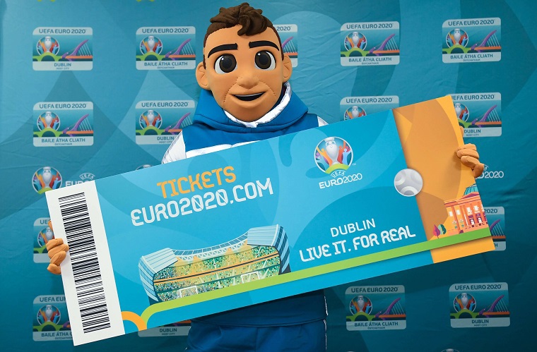EURO 2020: “Live it. For real” (Sống thật) - Ảnh 2