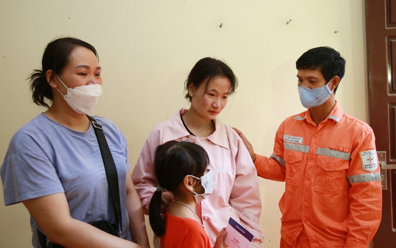 Tổng giám đốc Tập đoàn Điện lực Việt Nam gửi thư khen nhóm công tác của Điện lực Sapa kịp thời cứu 2 cháu bé thoát khỏi vụ hỏa hoạn - Ảnh 4