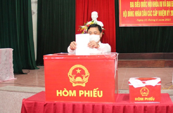 Hơn 2,2 triệu cử tri tại Nghệ An sáng nay đi bầu cử - Ảnh 1