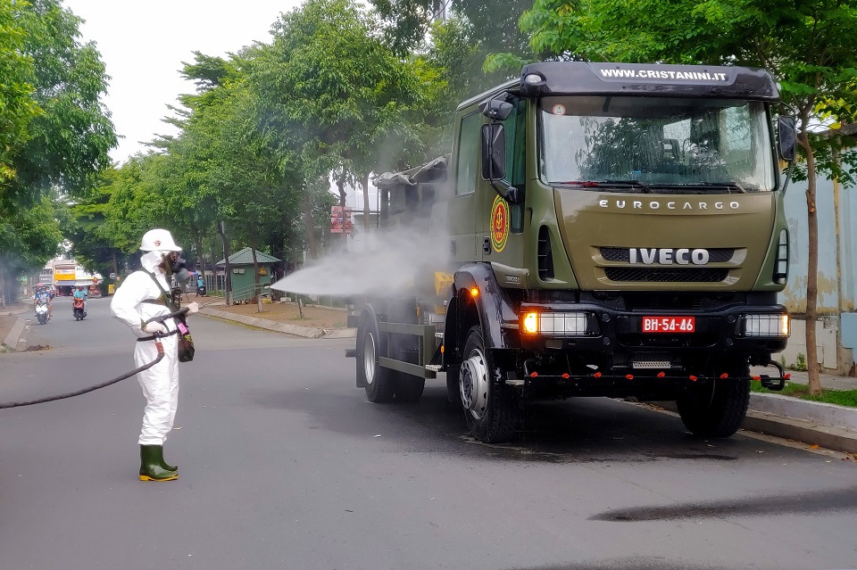 TP Hồ Chí Minh: Quân đội phun khử trùng, tiêu độc tại quận Gò Vấp - Ảnh 12