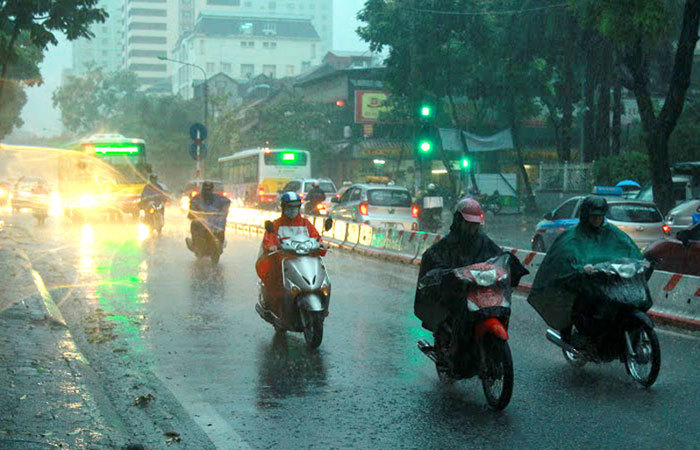 Hà Nội: Trận mưa to giải nhiệt sau những ngày nóng kỷ lục - Ảnh 6