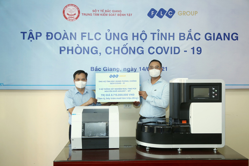 Tập đoàn FLC trao tặng Bắc Giang 3 hệ thống xét nghiệm Covid-19 trị giá gần 9 tỷ đồng - Ảnh 1