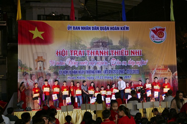 Gần 1000 thanh, thiếu nhi tham gia Hội trại quận Hoàn Kiếm - Ảnh 1
