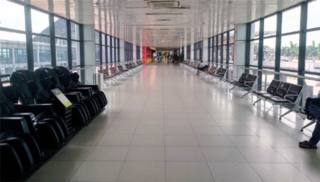 Sân bay Nội Bài bất ngờ đóng cửa sảnh E - Ảnh 1