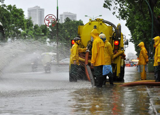 Hà Nội: Đảm bảo thoát nước do ảnh hưởng của bão số 10 - Ảnh 1