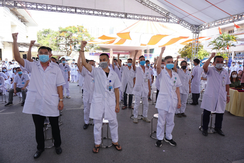 Quảng Ninh tiếp tục cử y bác sĩ lên đường hỗ trợ Bắc Giang chống dịch Covid-19 - Ảnh 1