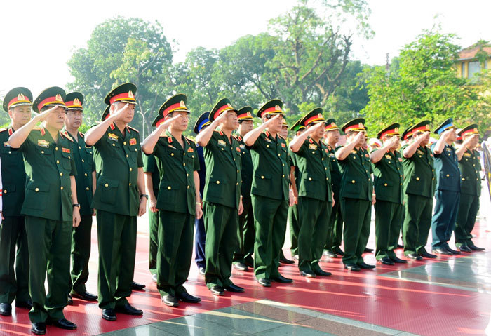 Lãnh đạo Đảng, Nhà nước và TP Hà Nội dâng hương tưởng niệm các anh hùng, liệt sỹ - Ảnh 6