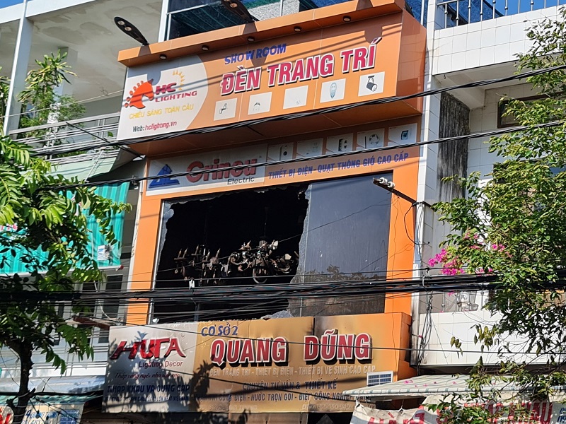 Vụ hỏa hoạn thương tâm làm cả gia đình tử vong ở Quảng Ngãi: Người dân đập cửa, ném đá để báo động - Ảnh 7