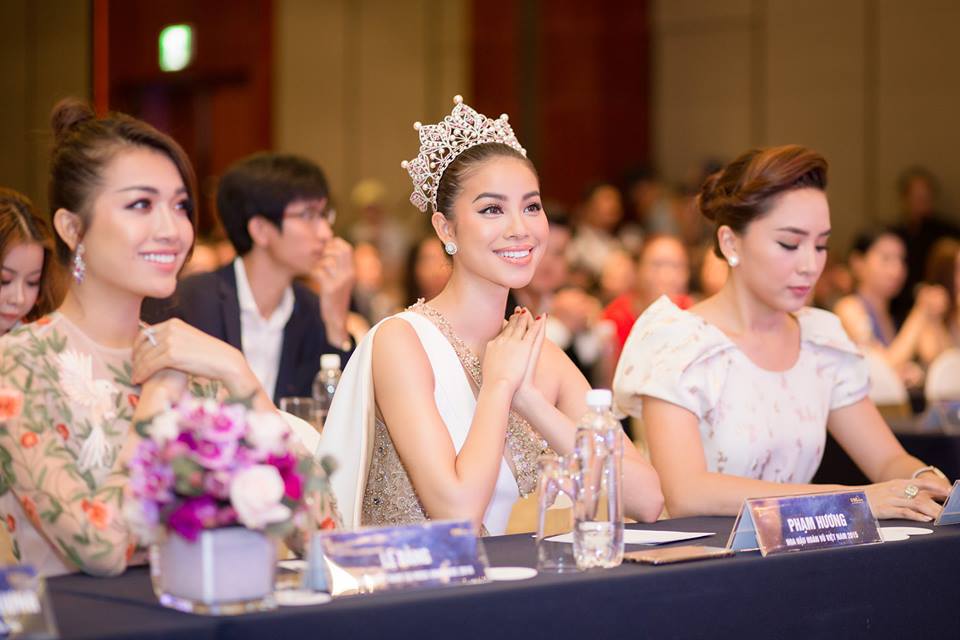Phạm Hương "lấn át" Top 70 Hoa hậu Hoàn vũ Việt Nam 2017 - Ảnh 2